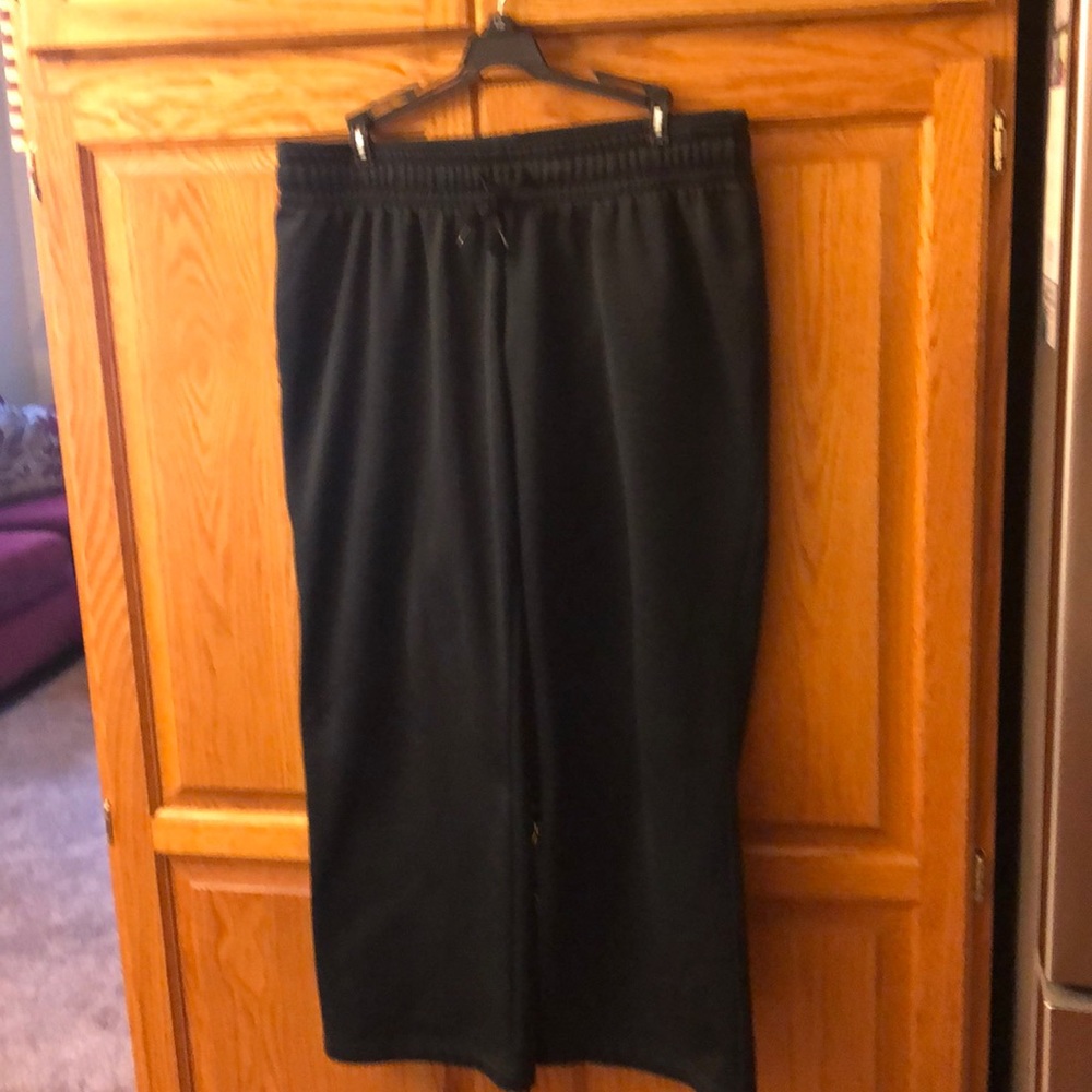 Women’s Under Armor sweatpants